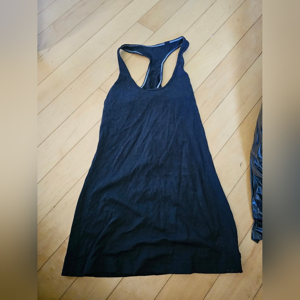 Lululemon cool racerback tank top black with white stitching size 4